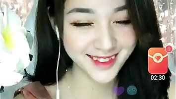 Asian girl livestream Uplive